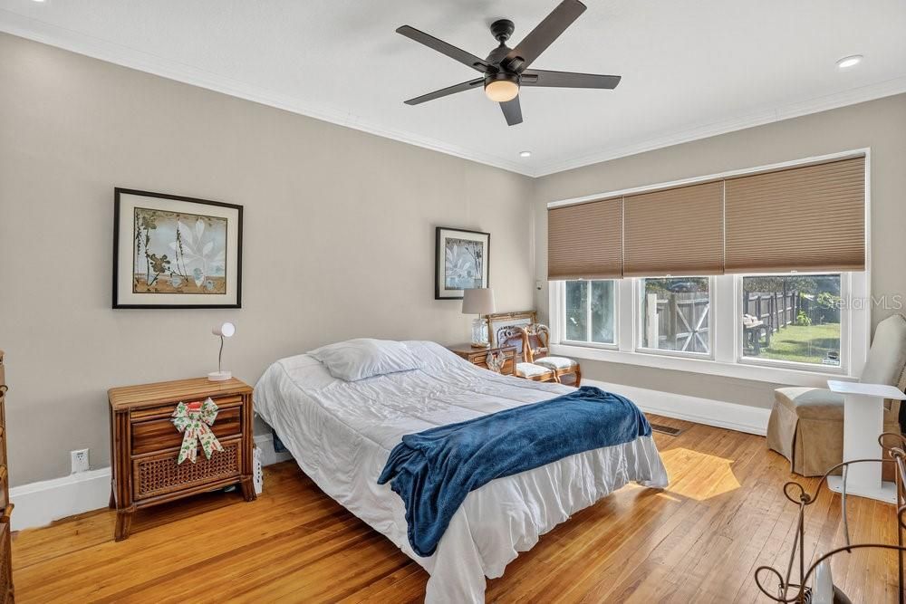 For Sale: $850,000 (5 beds, 4 baths, 3733 Square Feet)