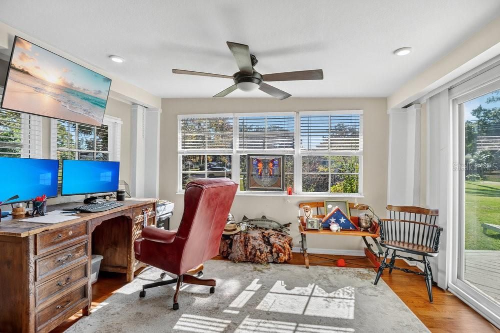 For Sale: $850,000 (5 beds, 4 baths, 3733 Square Feet)