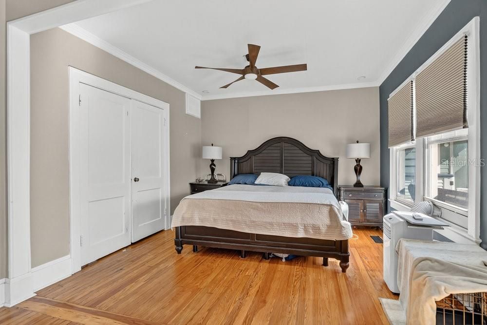 For Sale: $850,000 (5 beds, 4 baths, 3733 Square Feet)