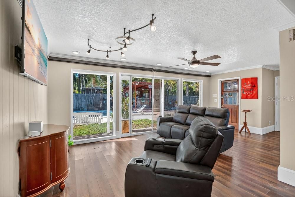 For Sale: $850,000 (5 beds, 4 baths, 3733 Square Feet)