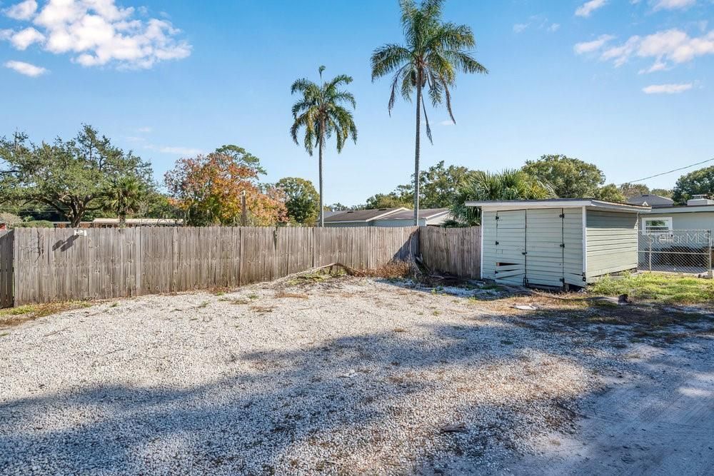 For Sale: $850,000 (5 beds, 4 baths, 3733 Square Feet)