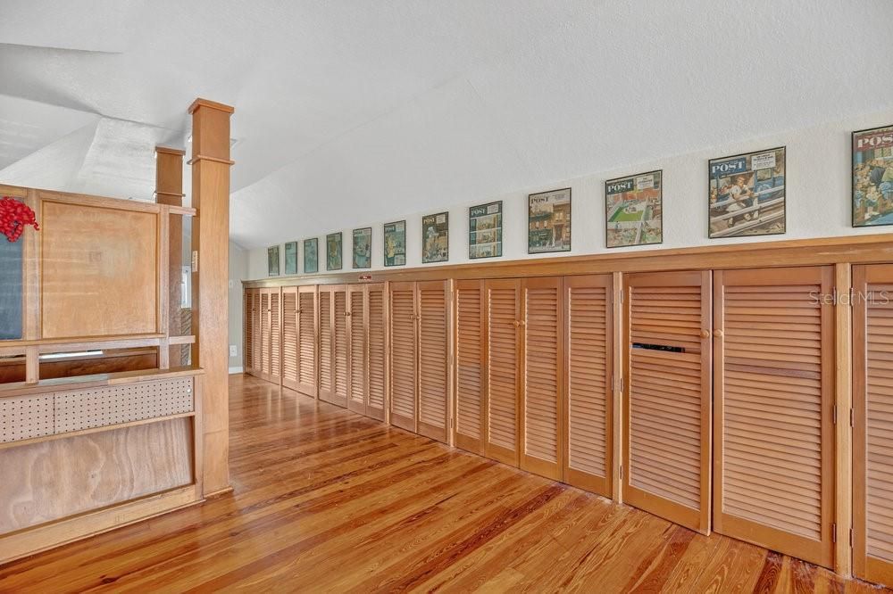 For Sale: $850,000 (5 beds, 4 baths, 3733 Square Feet)