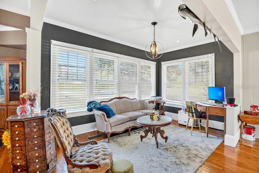 For Sale: $850,000 (5 beds, 4 baths, 3733 Square Feet)