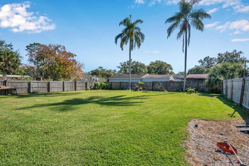 For Sale: $850,000 (5 beds, 4 baths, 3733 Square Feet)