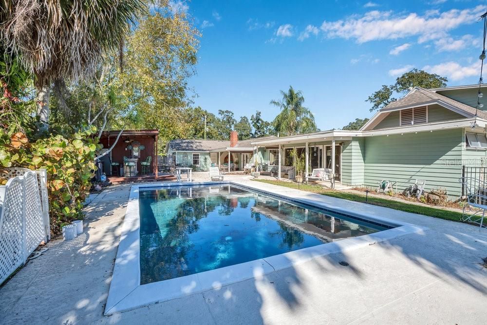 For Sale: $850,000 (5 beds, 4 baths, 3733 Square Feet)