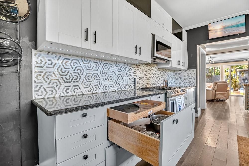 For Sale: $850,000 (5 beds, 4 baths, 3733 Square Feet)