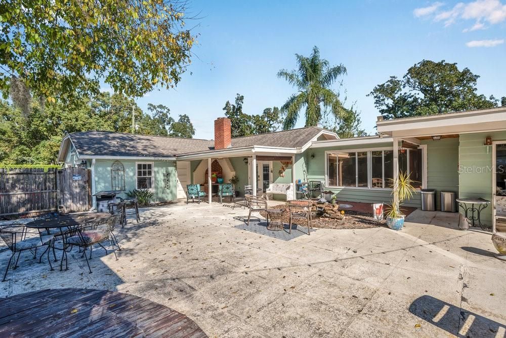 For Sale: $850,000 (5 beds, 4 baths, 3733 Square Feet)