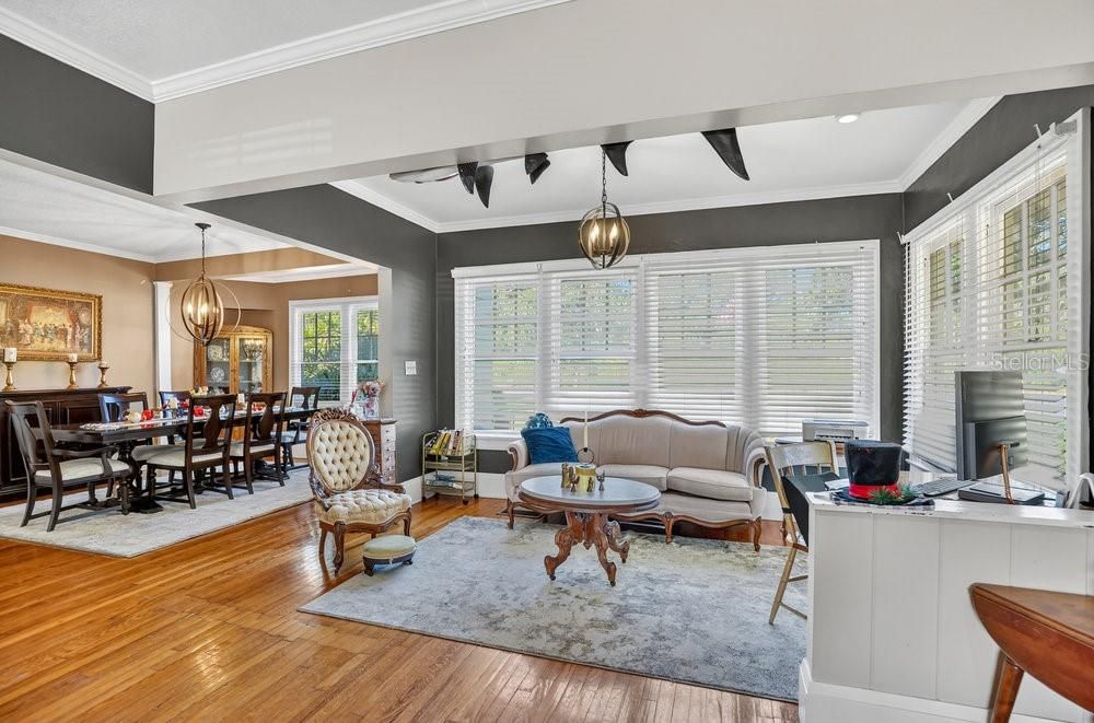 For Sale: $850,000 (5 beds, 4 baths, 3733 Square Feet)