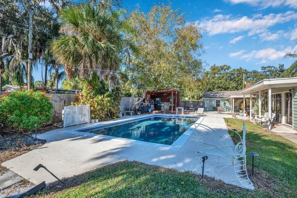 For Sale: $850,000 (5 beds, 4 baths, 3733 Square Feet)