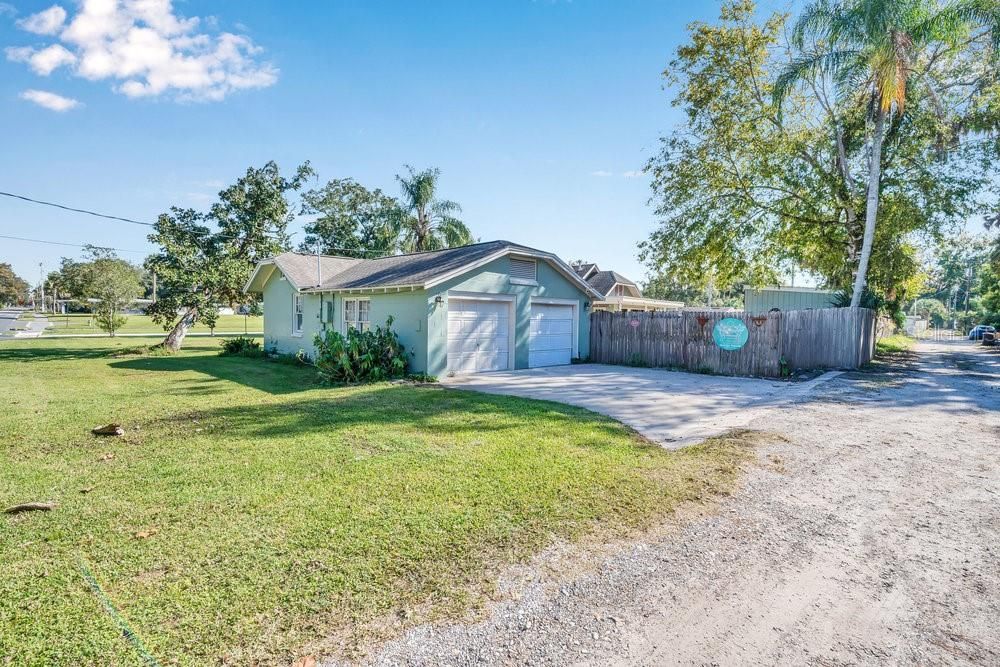 For Sale: $850,000 (5 beds, 4 baths, 3733 Square Feet)