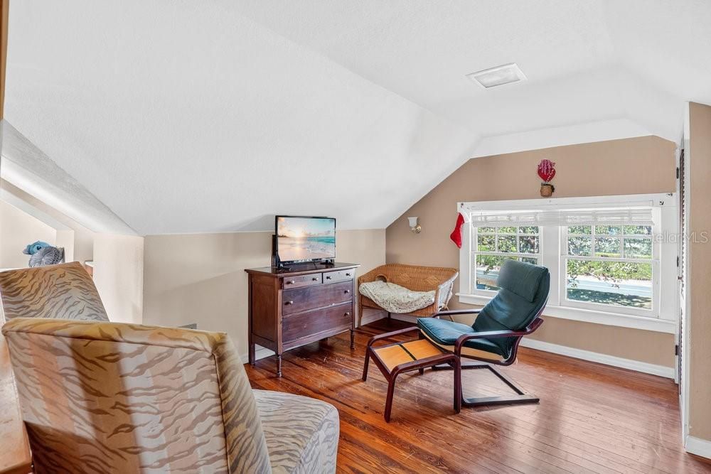 For Sale: $850,000 (5 beds, 4 baths, 3733 Square Feet)