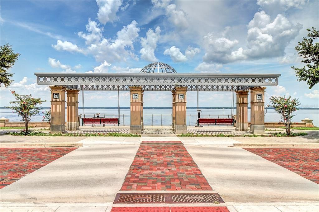 For Sale: $850,000 (5 beds, 4 baths, 3733 Square Feet)