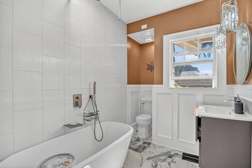 For Sale: $850,000 (5 beds, 4 baths, 3733 Square Feet)