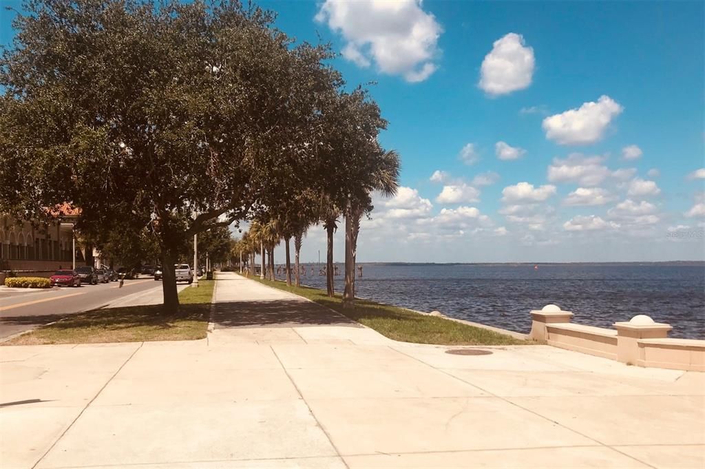 For Sale: $850,000 (5 beds, 4 baths, 3733 Square Feet)