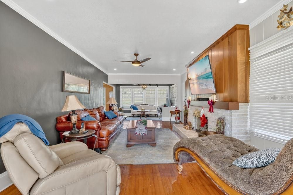 For Sale: $850,000 (5 beds, 4 baths, 3733 Square Feet)