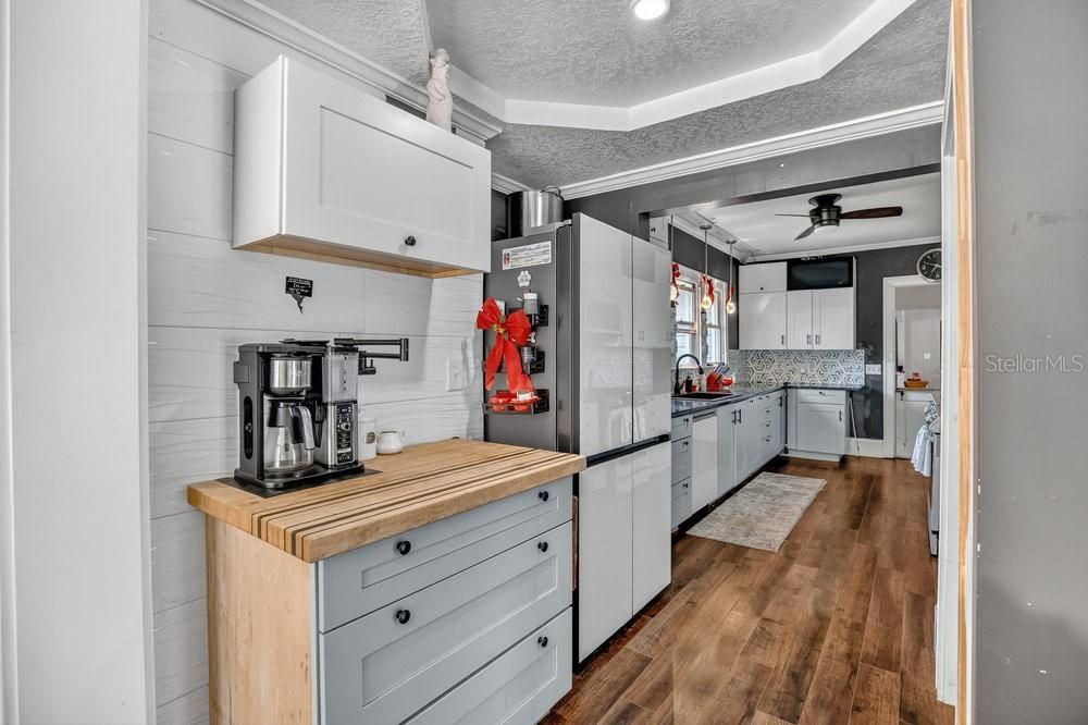 For Sale: $850,000 (5 beds, 4 baths, 3733 Square Feet)