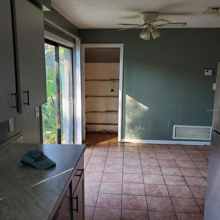 На продажу: $180,000 (3 спален, 2 ванн, 1172 Квадратных фут)