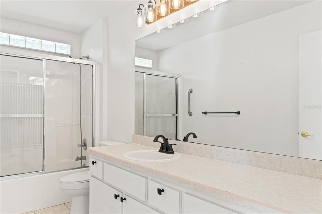 待售: $224,000 (2 贝兹, 2 浴室, 1550 平方英尺)