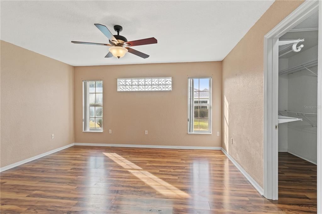 待售: $224,000 (2 贝兹, 2 浴室, 1550 平方英尺)