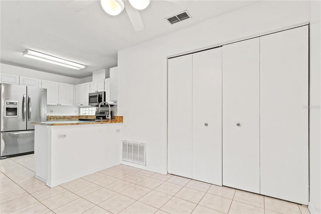 待售: $224,000 (2 贝兹, 2 浴室, 1550 平方英尺)