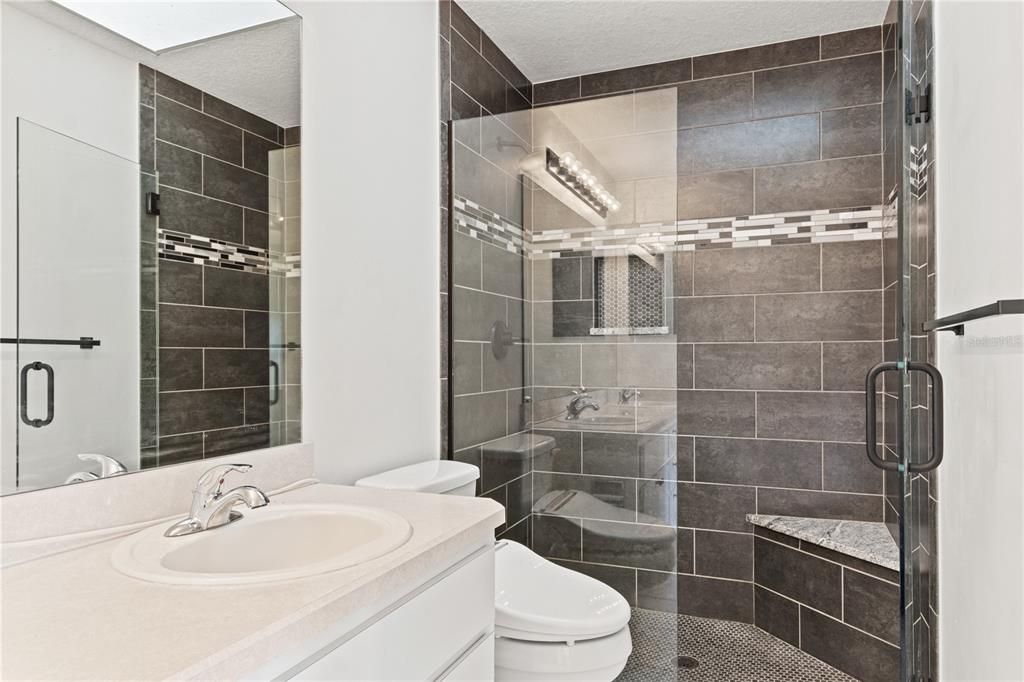 待售: $224,000 (2 贝兹, 2 浴室, 1550 平方英尺)