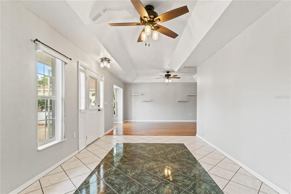 待售: $224,000 (2 贝兹, 2 浴室, 1550 平方英尺)