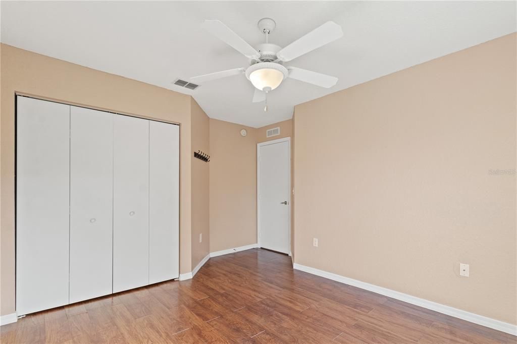 待售: $224,000 (2 贝兹, 2 浴室, 1550 平方英尺)