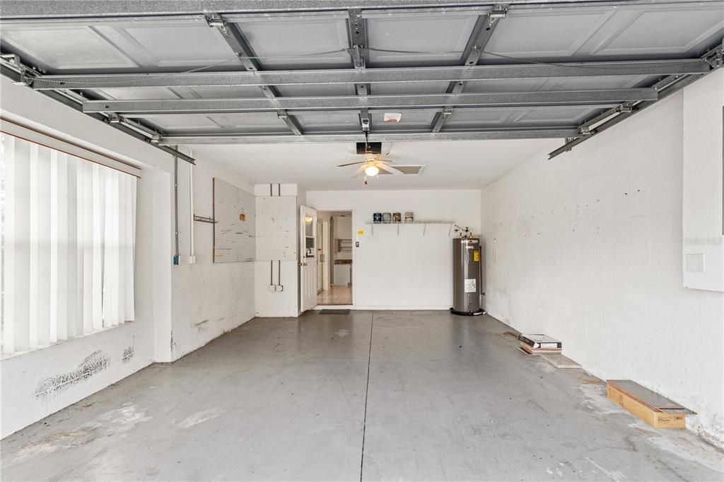 待售: $224,000 (2 贝兹, 2 浴室, 1550 平方英尺)