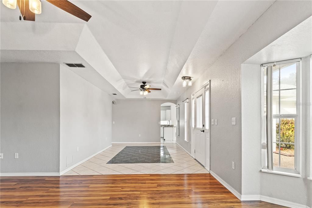 待售: $224,000 (2 贝兹, 2 浴室, 1550 平方英尺)