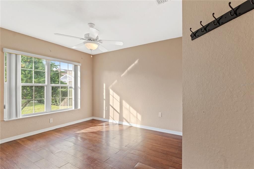 待售: $224,000 (2 贝兹, 2 浴室, 1550 平方英尺)