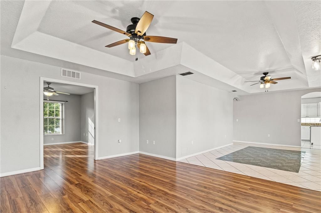 待售: $224,000 (2 贝兹, 2 浴室, 1550 平方英尺)