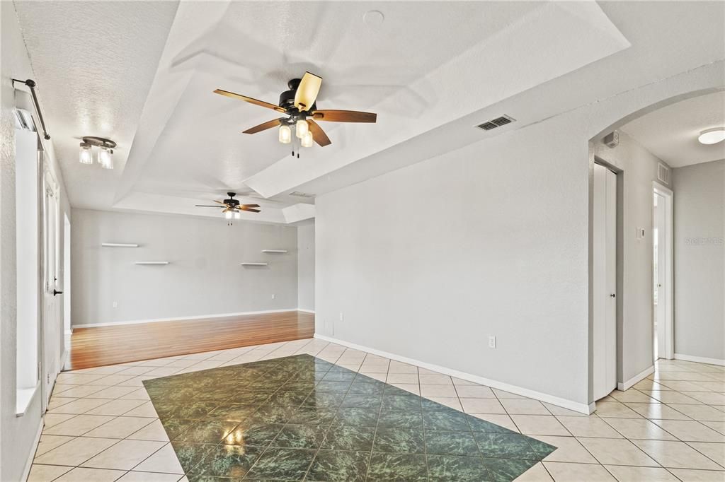 待售: $224,000 (2 贝兹, 2 浴室, 1550 平方英尺)