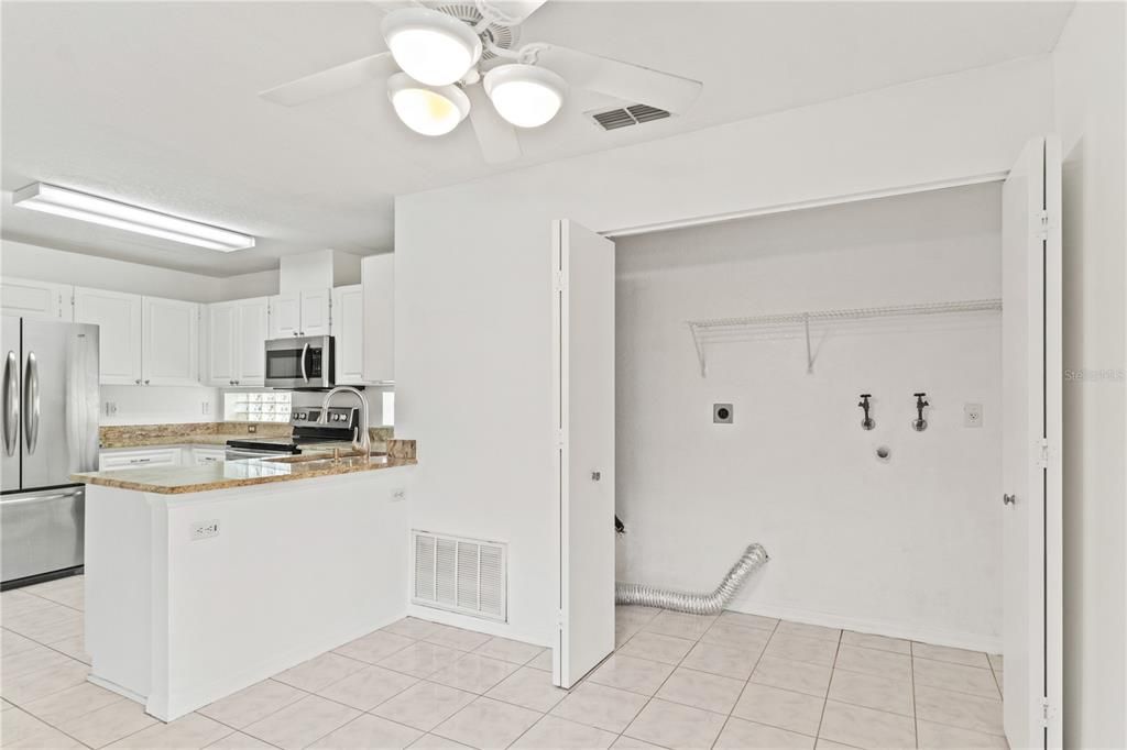 待售: $224,000 (2 贝兹, 2 浴室, 1550 平方英尺)