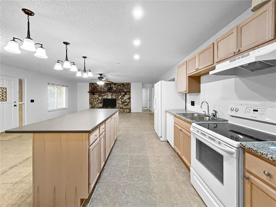 For Sale: $389,000 (4 beds, 3 baths, 2348 Square Feet)