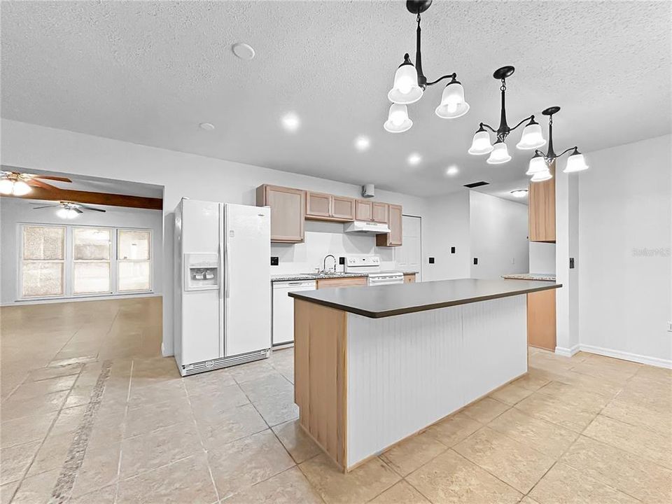 For Sale: $389,000 (4 beds, 3 baths, 2348 Square Feet)