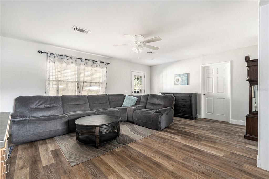 Activo con contrato: $250,000 (3 camas, 2 baños, 1462 Pies cuadrados)