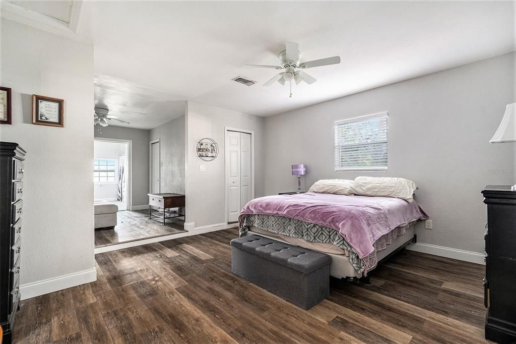 Activo con contrato: $250,000 (3 camas, 2 baños, 1462 Pies cuadrados)