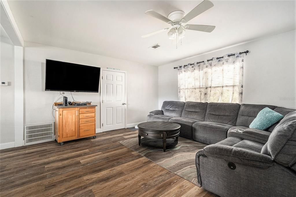 Activo con contrato: $250,000 (3 camas, 2 baños, 1462 Pies cuadrados)