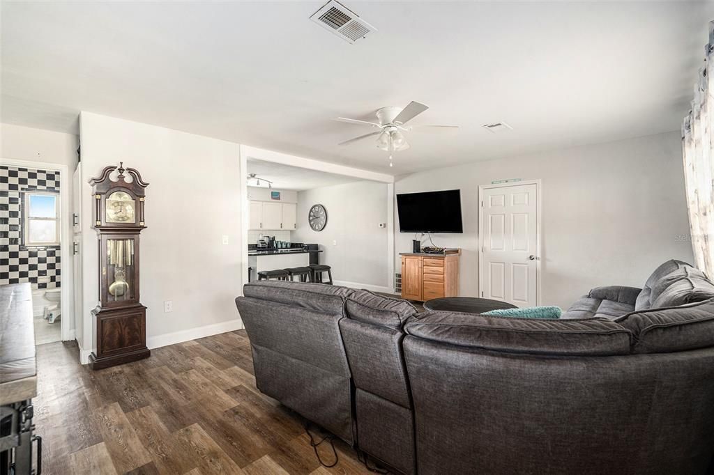 Activo con contrato: $250,000 (3 camas, 2 baños, 1462 Pies cuadrados)