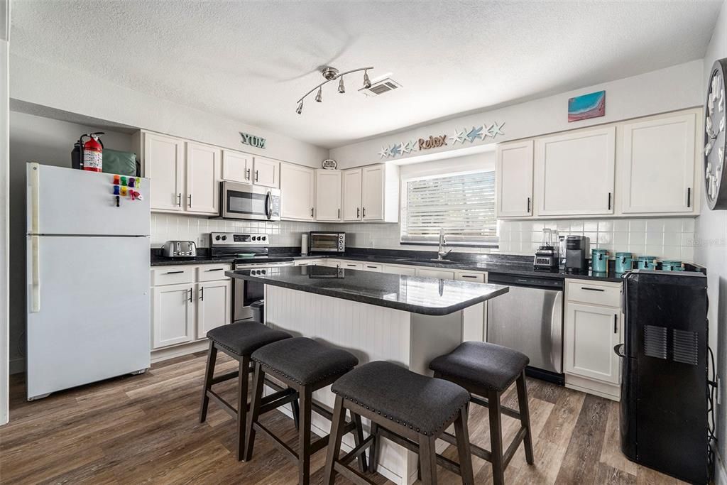 Activo con contrato: $250,000 (3 camas, 2 baños, 1462 Pies cuadrados)