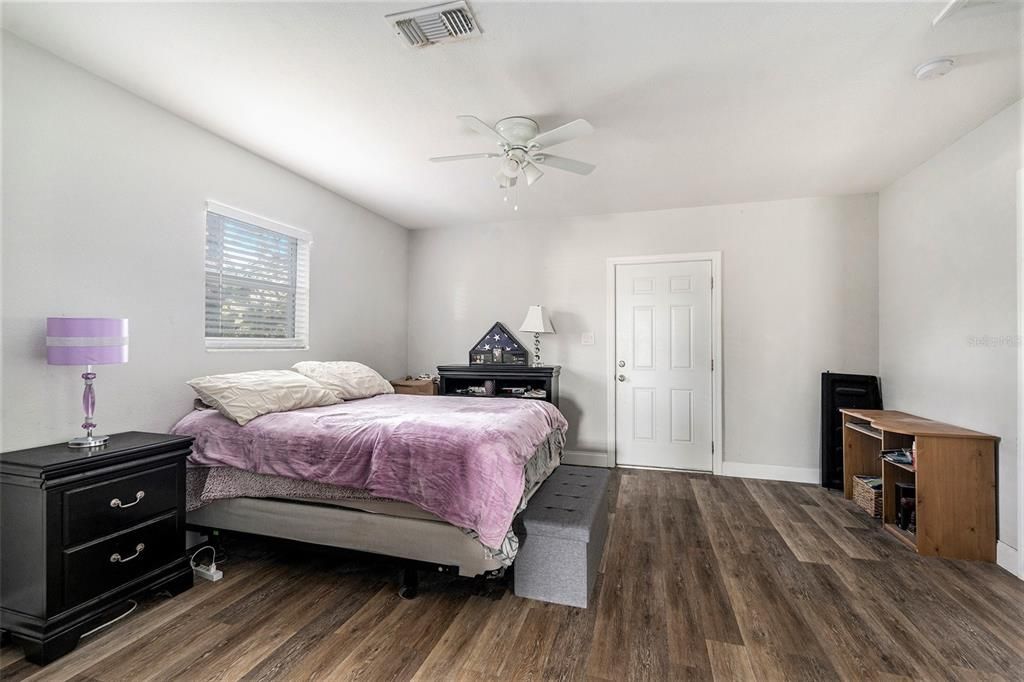 Activo con contrato: $250,000 (3 camas, 2 baños, 1462 Pies cuadrados)