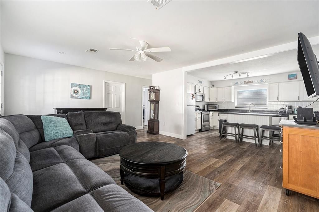 Activo con contrato: $250,000 (3 camas, 2 baños, 1462 Pies cuadrados)