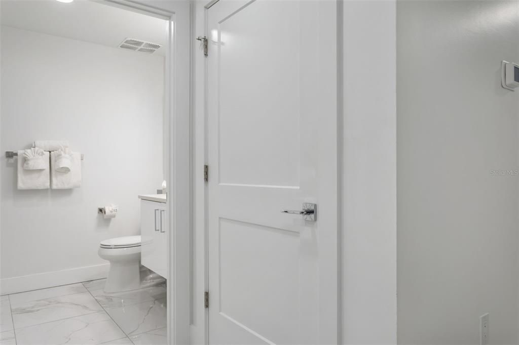 待售: $970,000 (2 贝兹, 2 浴室, 992 平方英尺)