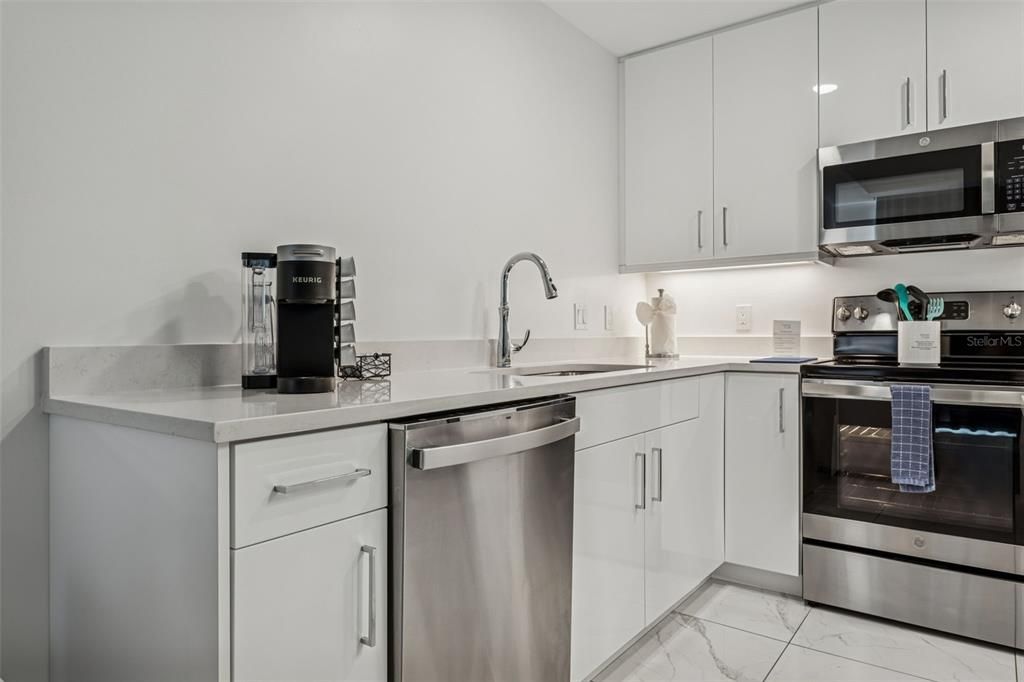 待售: $970,000 (2 贝兹, 2 浴室, 992 平方英尺)