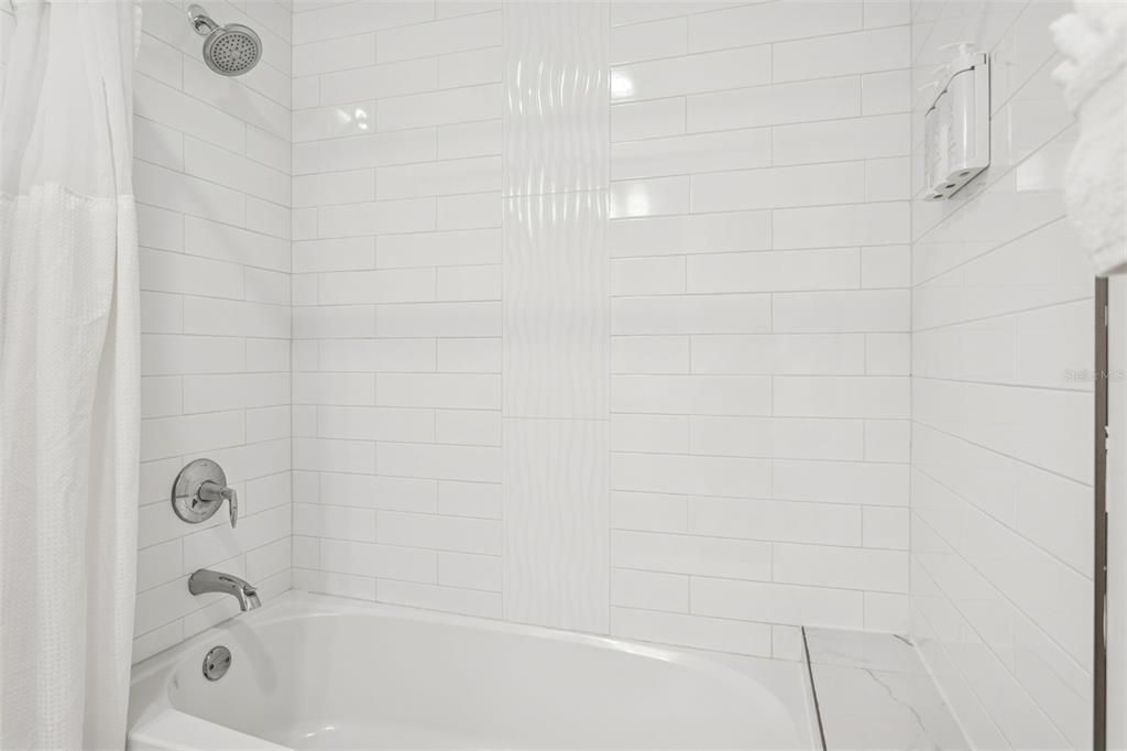 待售: $970,000 (2 贝兹, 2 浴室, 992 平方英尺)