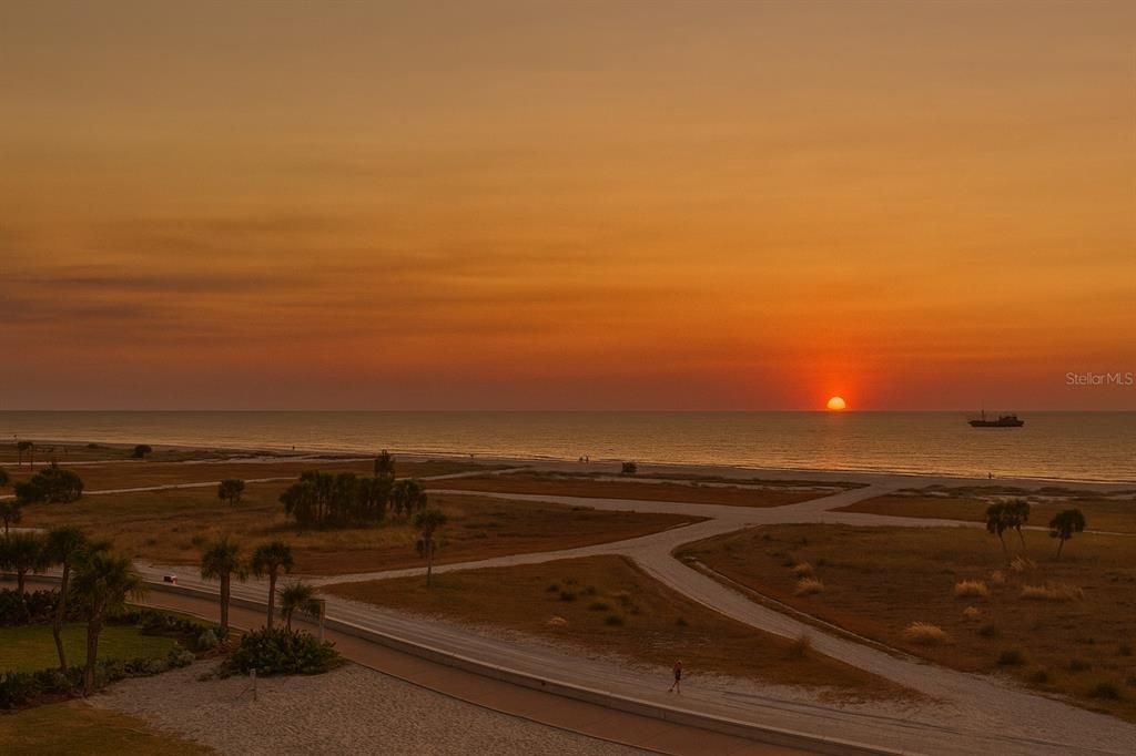 待售: $970,000 (2 贝兹, 2 浴室, 992 平方英尺)