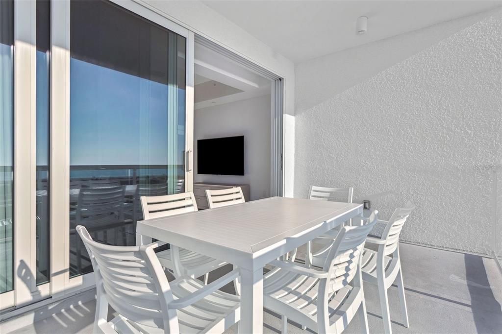 待售: $970,000 (2 贝兹, 2 浴室, 992 平方英尺)