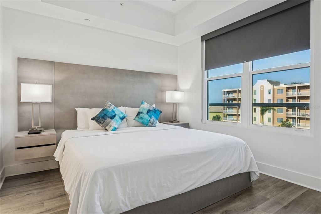 待售: $970,000 (2 贝兹, 2 浴室, 992 平方英尺)