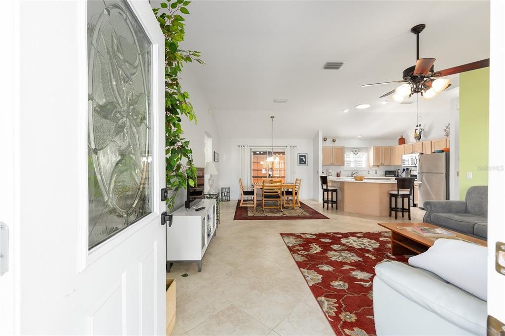 For Sale: $319,900 (2 beds, 2 baths, 1248 Square Feet)