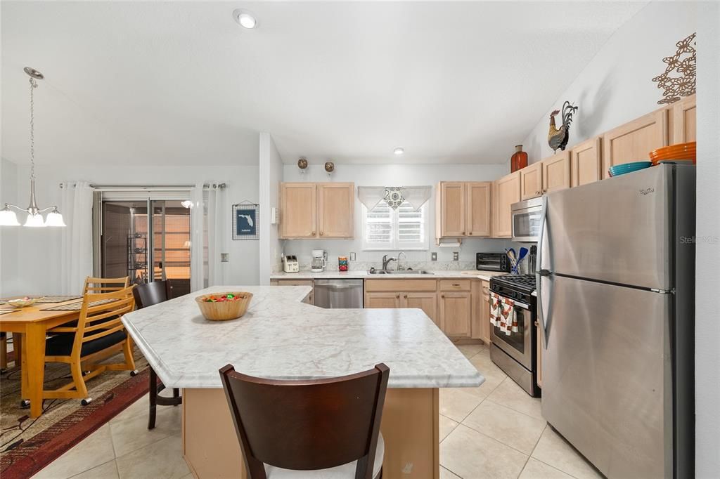 For Sale: $319,900 (2 beds, 2 baths, 1248 Square Feet)